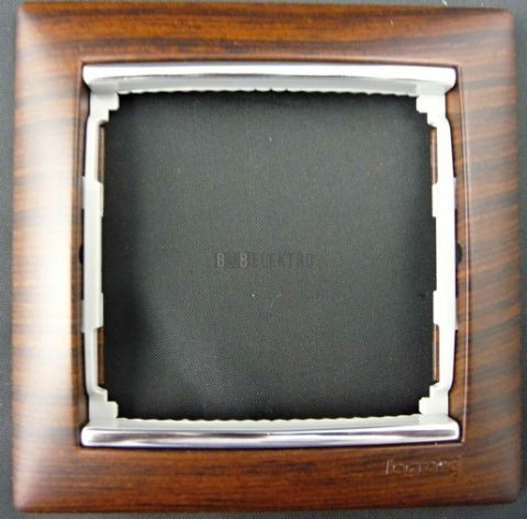Valena rámeček 1násobný mahagon/stříbrný proužek typ 770371 Legrand