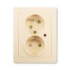 Swing®L zásuvka dvojnásobná s ochrannými kolíky, clonkami, natočenou dutinou a ochranou před přepětím 5593J-C02357 C1 krémová ABB