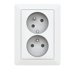 Zoni® zásuvka dvojnásobná s clonkami a natočenou dutinou 5513T-C02157 240 matná bílá ABB