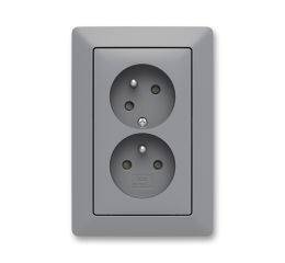 Zoni® zásuvka dvojnásobná s clonkami a natočenou dutinou 5513T-C02357 141 šedá/bílá ABB