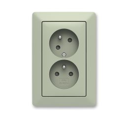 Zoni® zásuvka dvojnásobná s clonkami a natočenou dutinou 5513T-C02357 143 olivová/bílá ABB