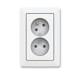 Zoni® zásuvka dvojnásobná s clonkami a natočenou dutinou 5513T-C02357 240 matná bílá ABB
