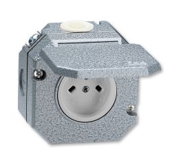 Garant zásuvka jednonásobná vzor C na povrch, řazení 2P+PE s víčkem IP55 5515N-C05751 šedá ABB