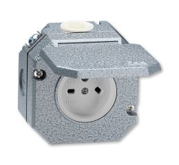 Garant zásuvka jednonásobná vzor K na povrch, řazení 2P s víčkem IP55 5515N-C05755 šedá ABB