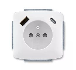 Tango® zásuvka jednonásobná s kolíkem, clonkami a nabíjením USB-A, USB-C 5569A-A32357 B bílá ABB