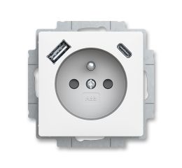 Zoni® zásuvka jednonásobná s kolíkem, clonkami a nabíjením USB-A, USB-C 5569T-A32357 240 matná bílá ABB