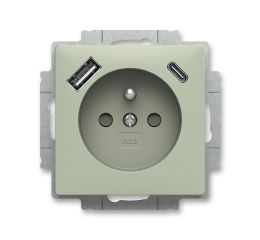 Zoni® zásuvka jednonásobná s kolíkem, clonkami a nabíjením USB-A, USB-C 5569T-A32357 243 olivová ABB