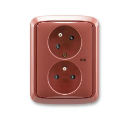 Tango® zásuvka dvojnásobná s ochrannými kolíky, clonkami, natočenou dutinou, s přepěťovou ochranou a akustickou signalizací 5583A-C02357 R2 vřesová červená ABB