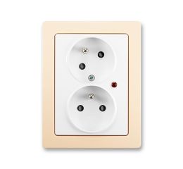 Swing®L zásuvka dvojnásobná s ochrannými kolíky, clonkami, natočenou dutinou a ochranou před přepětím 5593J-C02357 B1C1 jasně bílá/krémová ABB