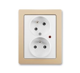 Swing®L zásuvka dvojnásobná s ochrannými kolíky, clonkami, natočenou dutinou a ochranou před přepětím 5593J-C02357 B1C3 jasně bílá/mocca ABB