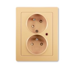 Swing®L zásuvka dvojnásobná s ochrannými kolíky, clonkami, natočenou dutinou a ochranou před přepětím 5593J-C02357 D1 béžová ABB
