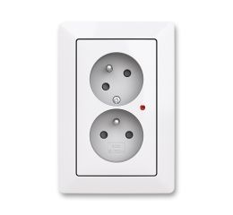 Zoni® zásuvka dvojnásobná s clonkami, natočenou dutinou a ochranou před přepětím 5593T-C02357 500 bílá ABB