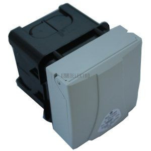 IZV 3253 Zásuvka vestavná pod omítku 32A 5pólová 400V IP44, SEZ